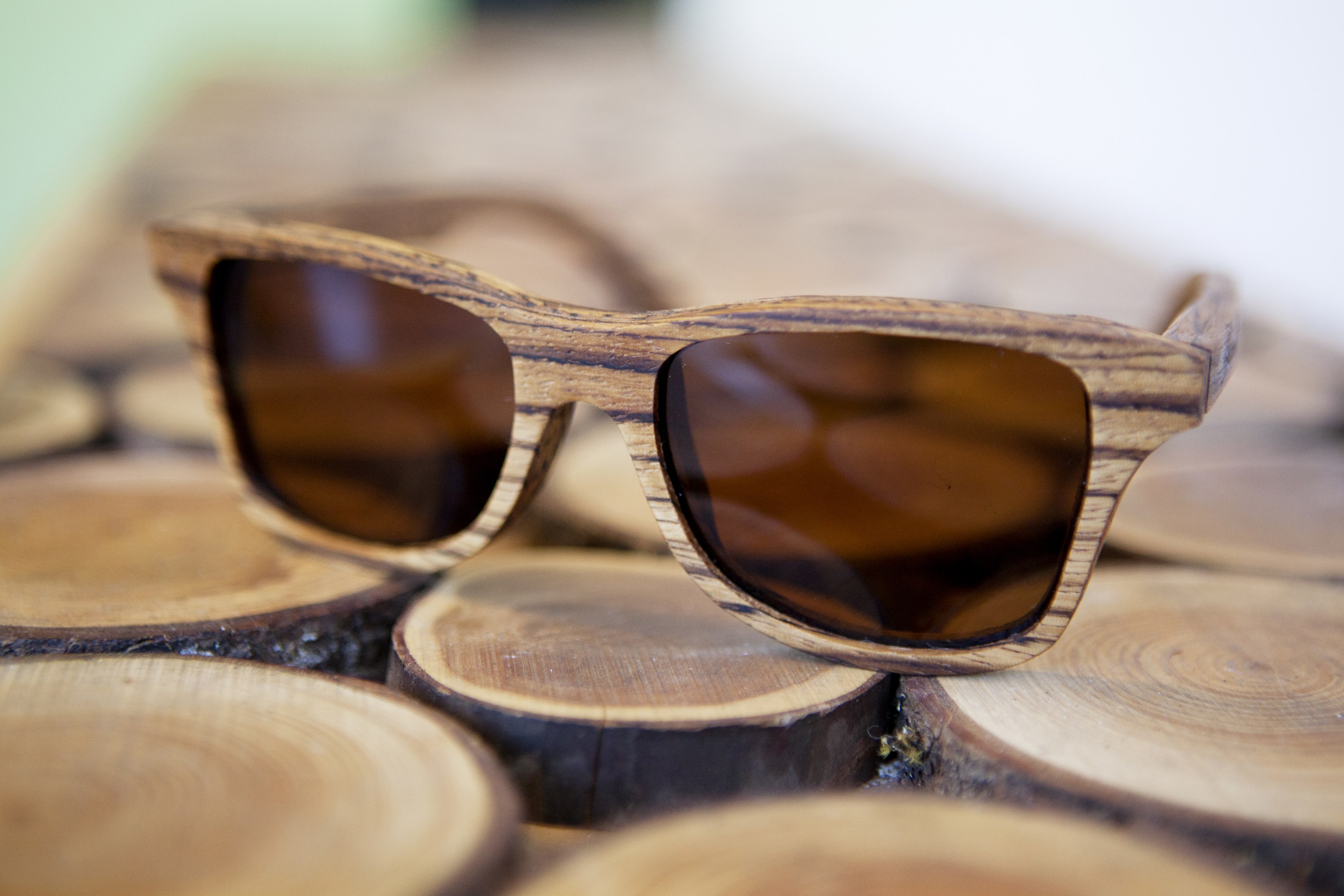 óculos de madeira
